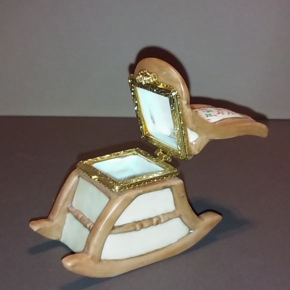 A Cup of Christmas Tea Hinged Rocking Chair Box - Picture 2 of 5